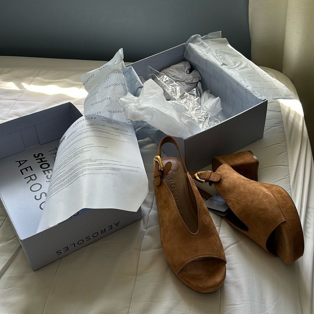 Brand new inbox women’s tan suede heels from Aerosoles size 9